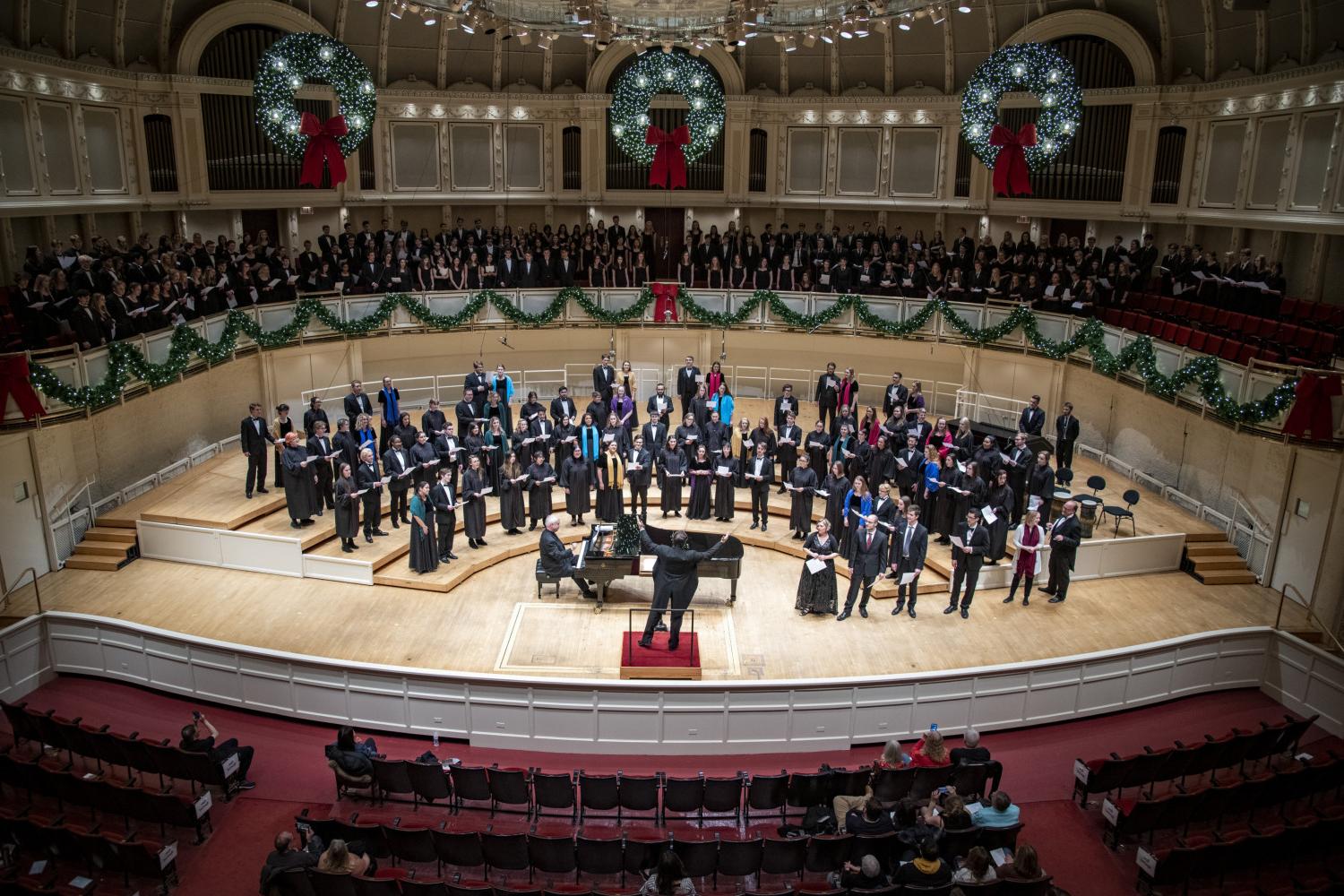 The <a href='http://intranet.whxykj.net'>全球十大赌钱排行app</a> Choir performs in the Chicago Symphony Hall.